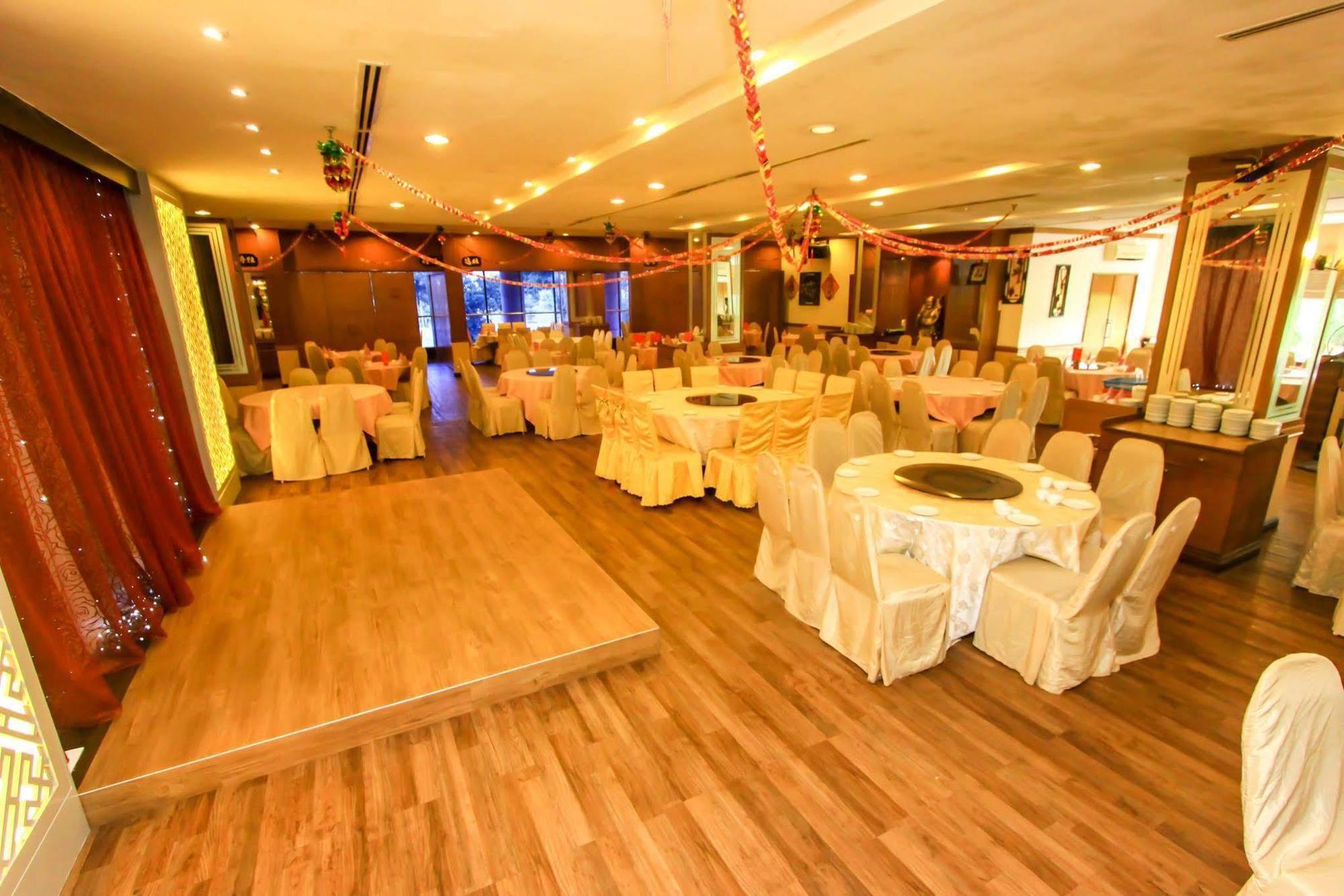 Crystal Crown Hotel Harbour View, Port Klang Exterior photo