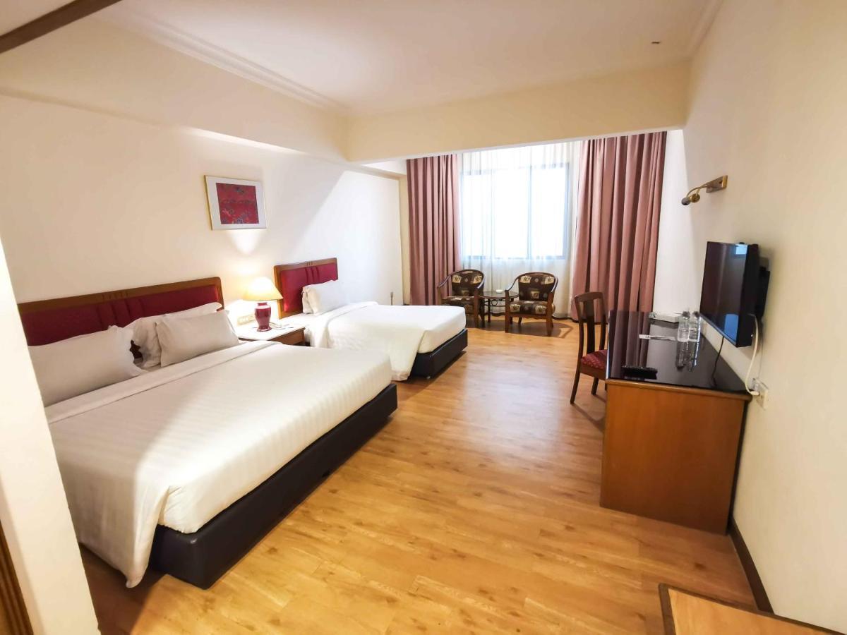 Crystal Crown Hotel Harbour View, Port Klang Exterior photo